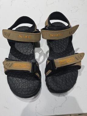 Nike ACG Vintage Y2K Tan and Black Adjustable Sandals Size 9